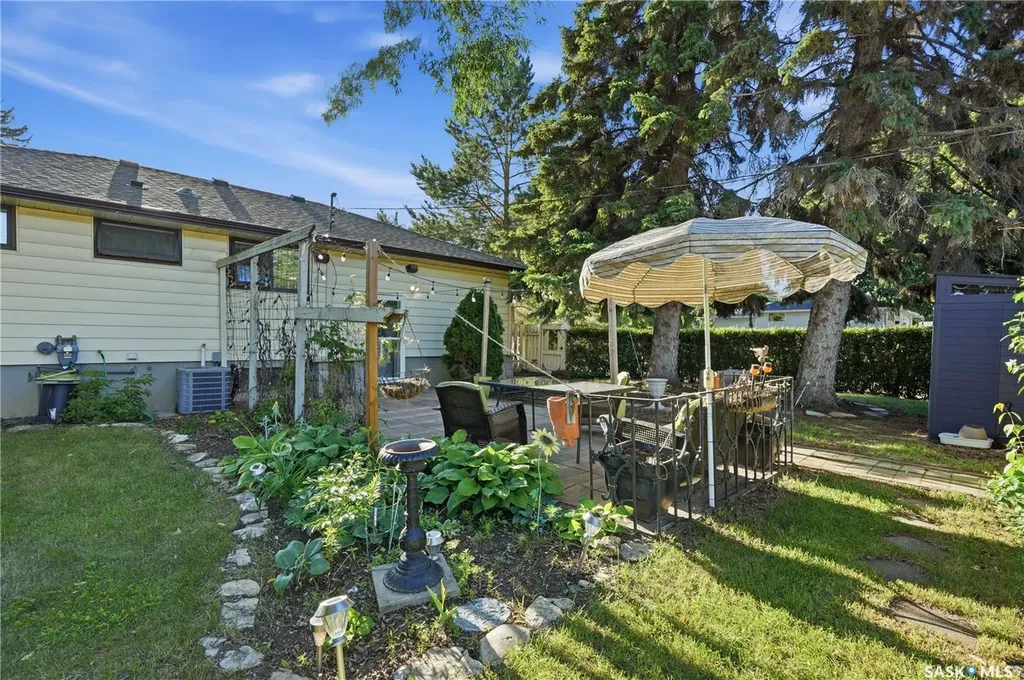2301 Cairns Avenue Saskatoon SK S7J 1T9