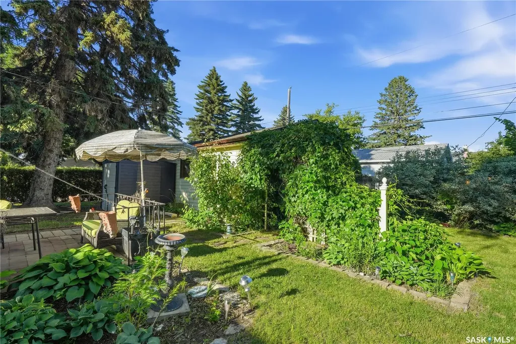 2301 Cairns Avenue Saskatoon SK S7J 1T9