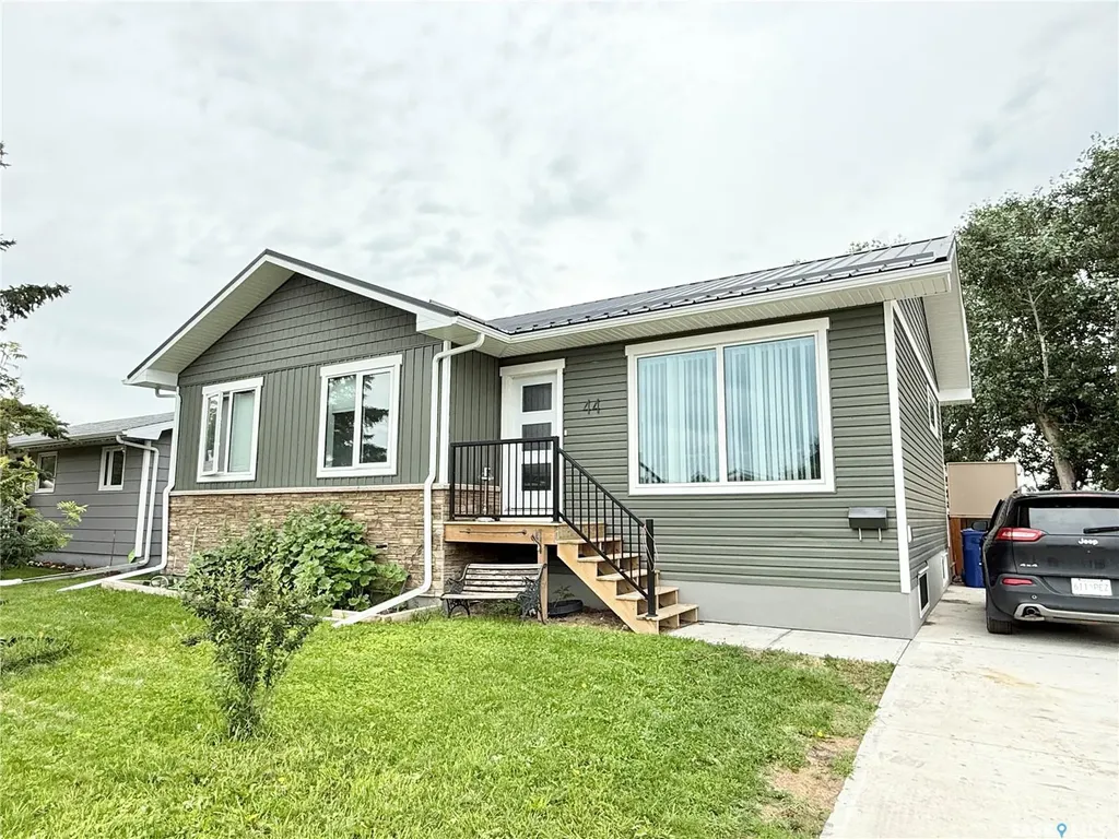 44 Mitchell Crescent Weyburn SK S4H 2M4