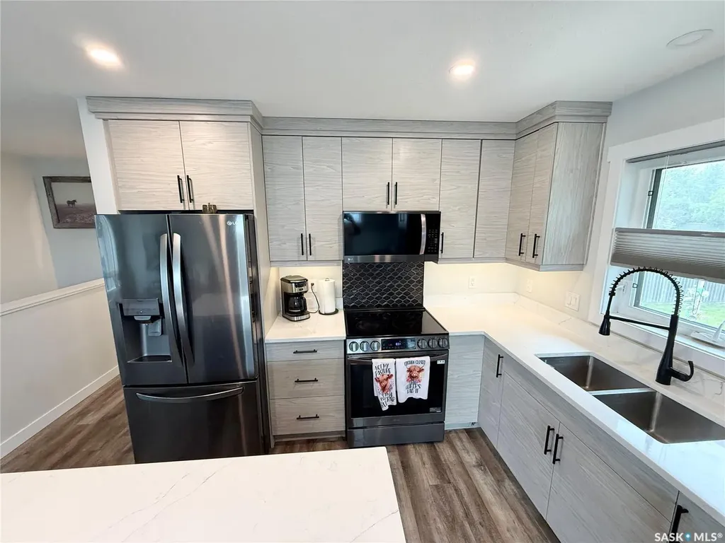 44 Mitchell Crescent Weyburn SK S4H 2M4