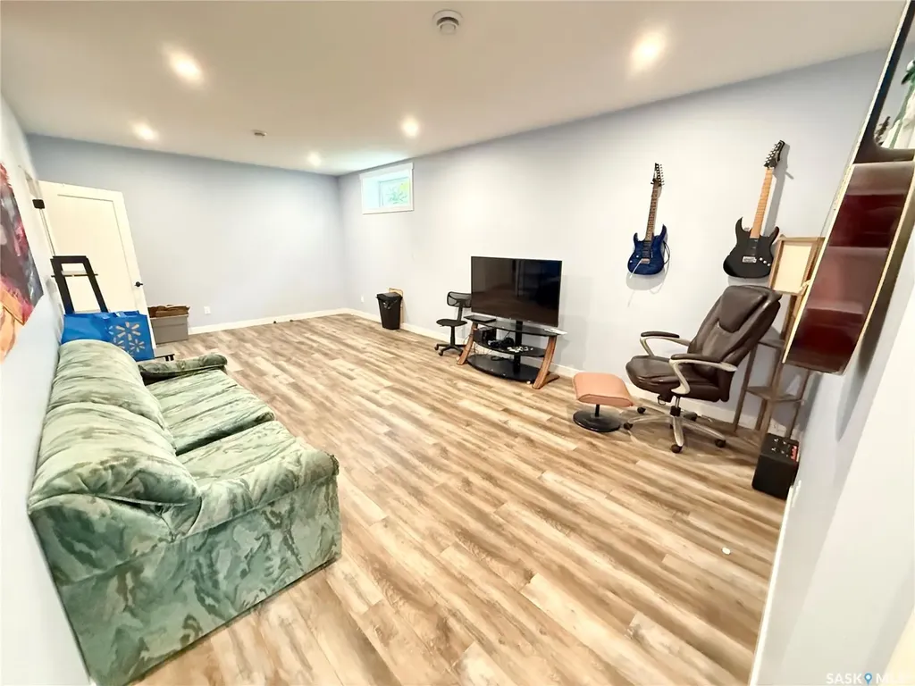 44 Mitchell Crescent Weyburn SK S4H 2M4