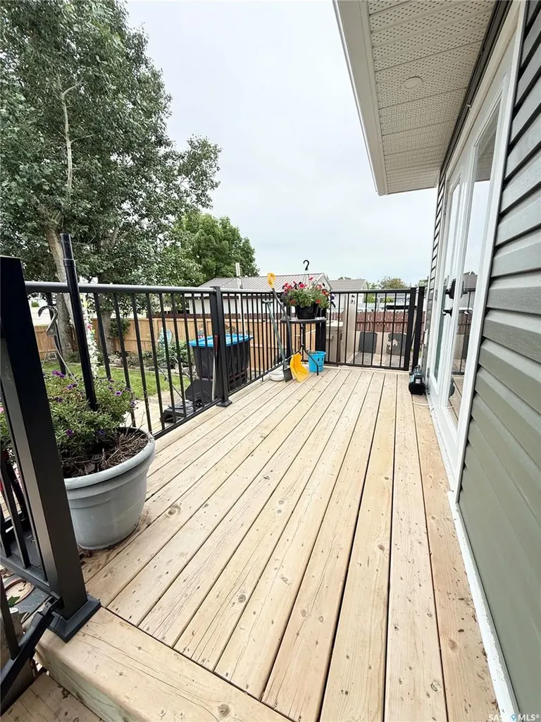 44 Mitchell Crescent Weyburn SK S4H 2M4