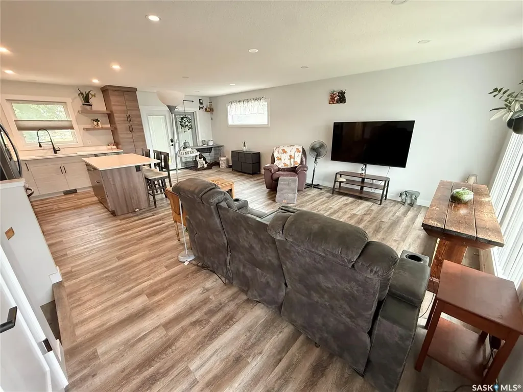 44 Mitchell Crescent Weyburn SK S4H 2M4