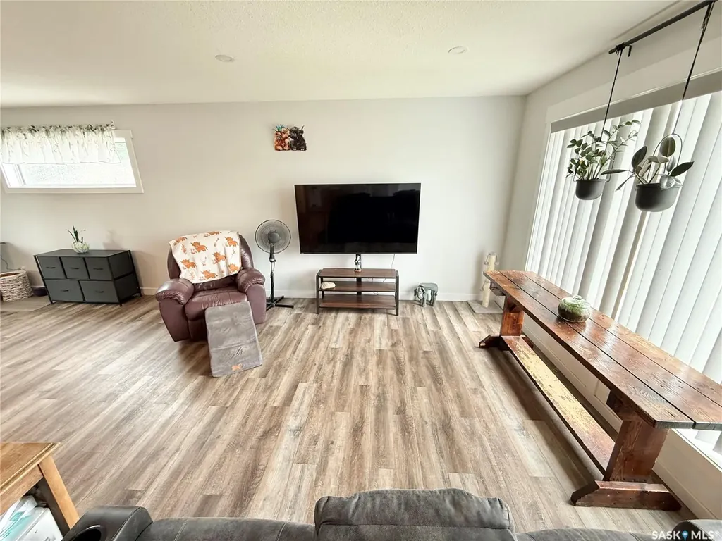 44 Mitchell Crescent Weyburn SK S4H 2M4