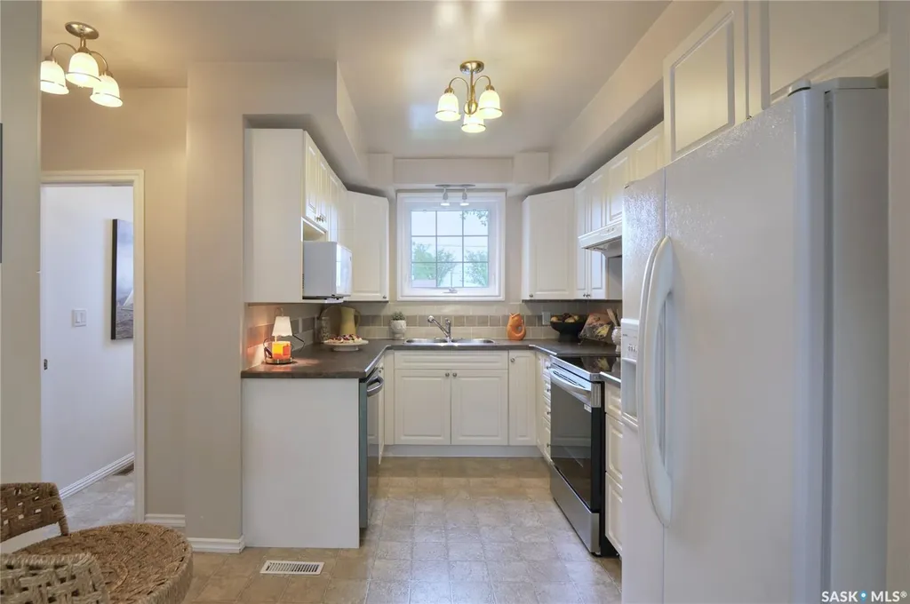 744 Saskatchewan Street W Moose Jaw SK S6H 2T7