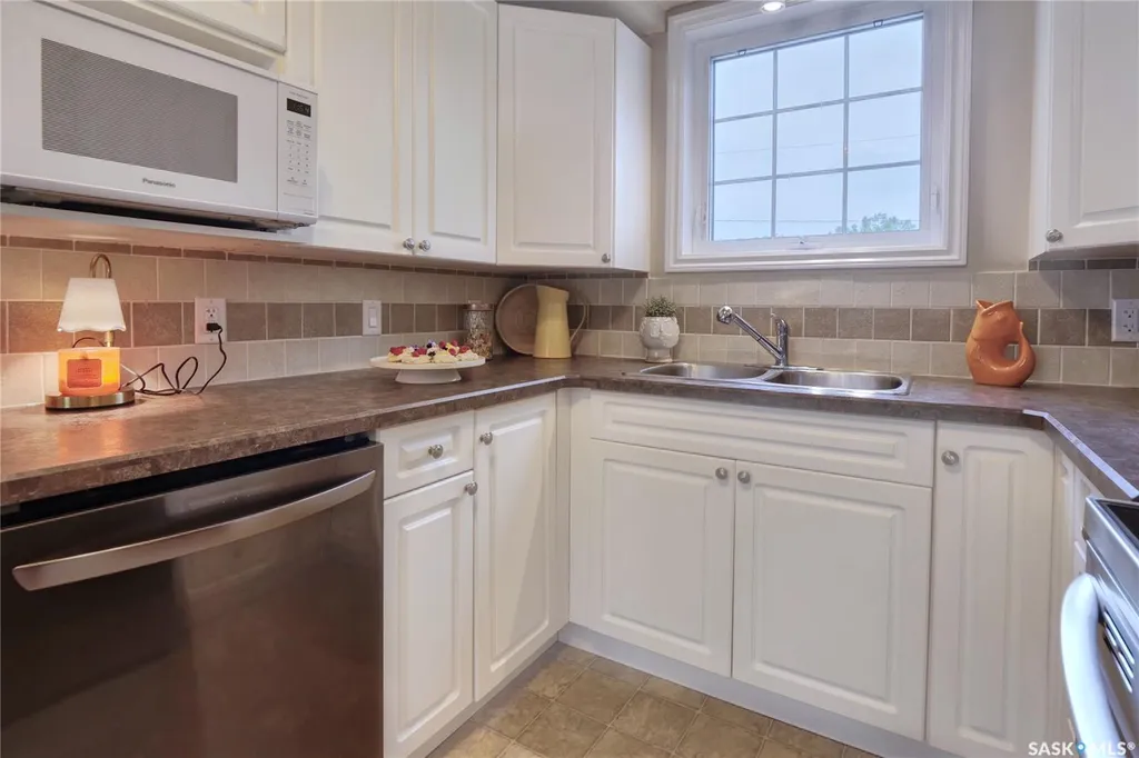 744 Saskatchewan Street W Moose Jaw SK S6H 2T7