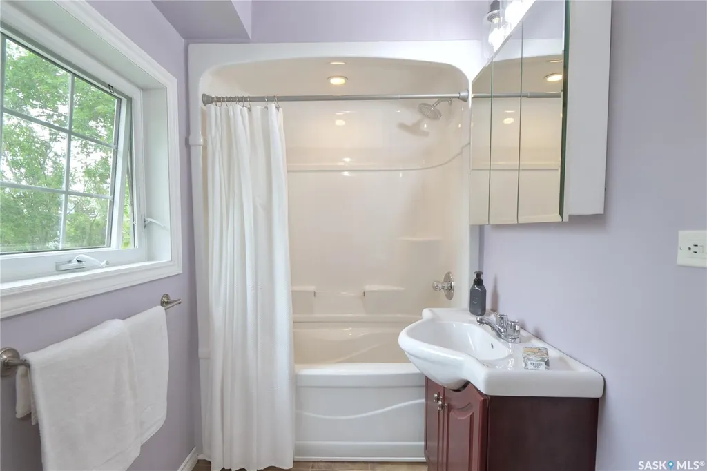744 Saskatchewan Street W Moose Jaw SK S6H 2T7