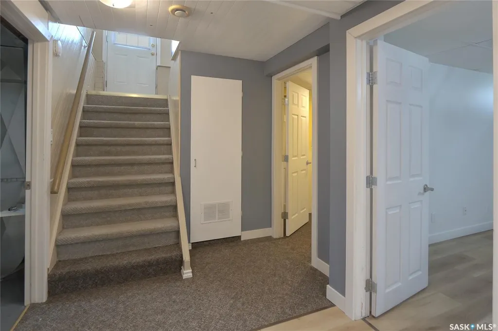 744 Saskatchewan Street W Moose Jaw SK S6H 2T7