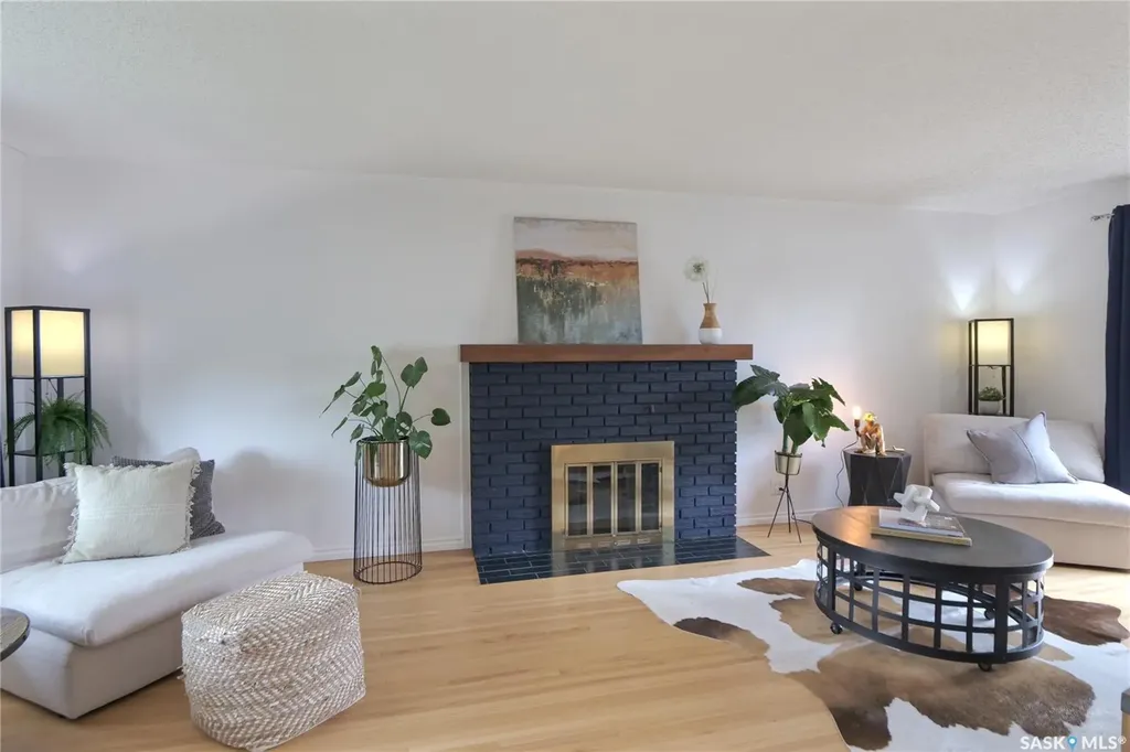 744 Saskatchewan Street W Moose Jaw SK S6H 2T7