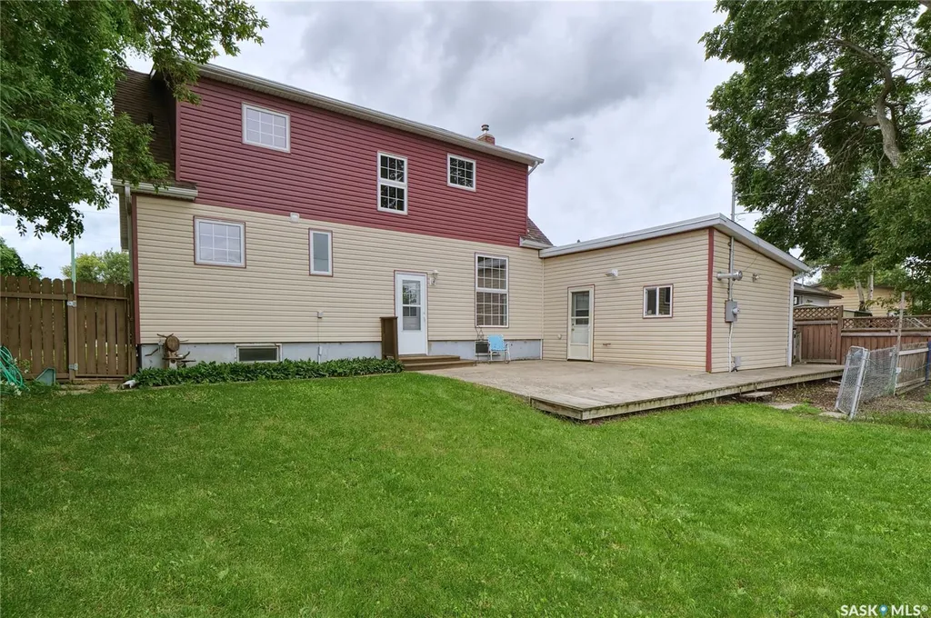 744 Saskatchewan Street W Moose Jaw SK S6H 2T7