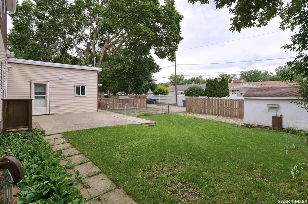 744 Saskatchewan Street W Moose Jaw SK S6H 2T7