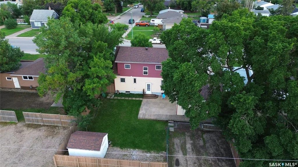 744 Saskatchewan Street W Moose Jaw SK S6H 2T7