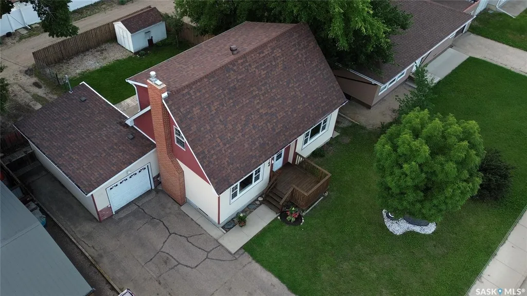 744 Saskatchewan Street W Moose Jaw SK S6H 2T7