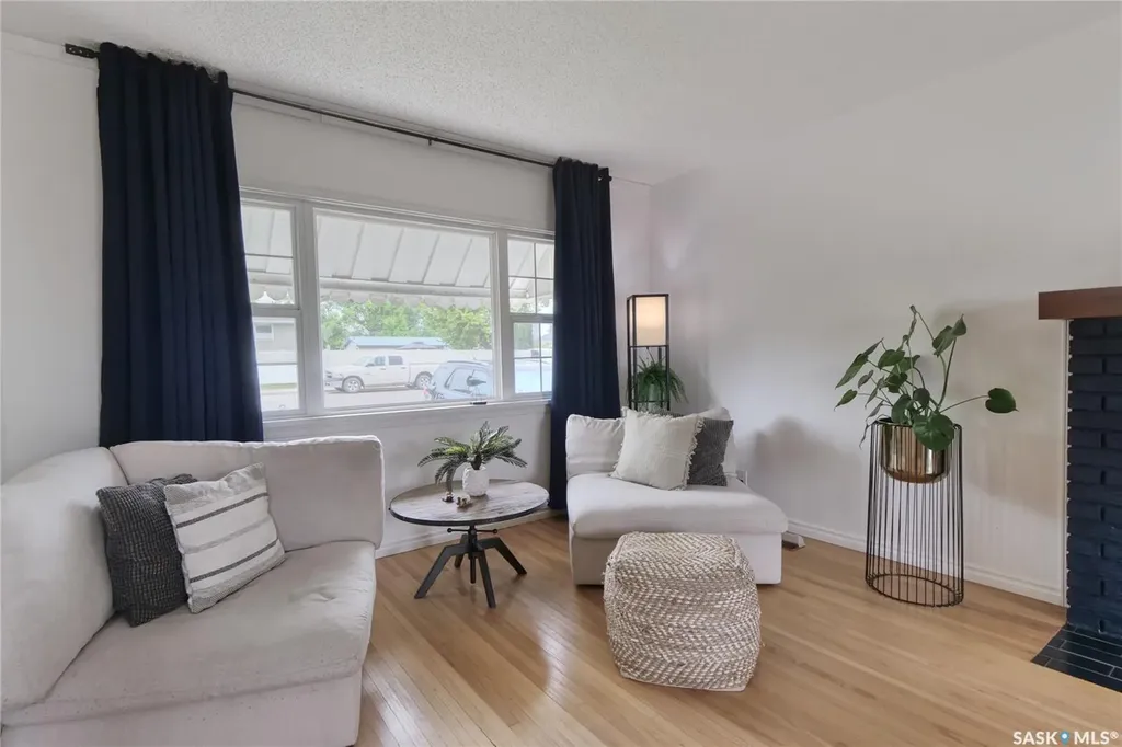 744 Saskatchewan Street W Moose Jaw SK S6H 2T7
