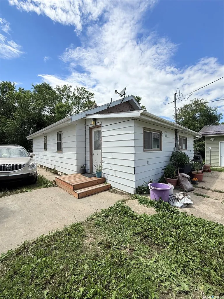 430 3rd Street E Shaunavon SK S0N 2M0