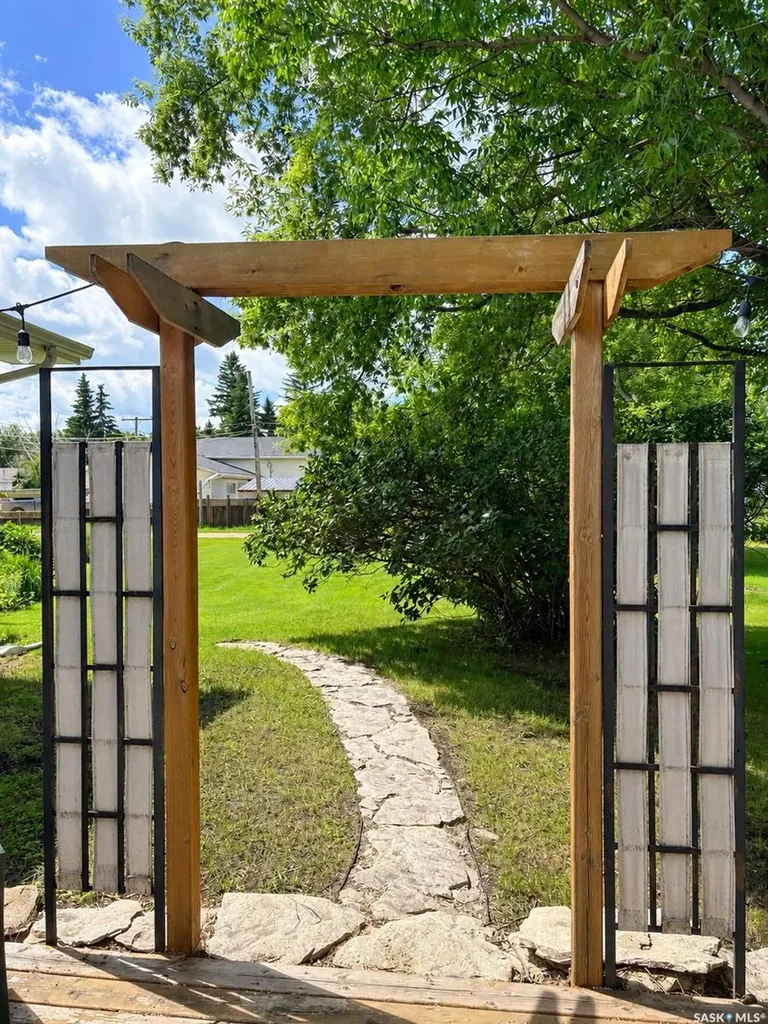 722 6th Avenue Rosthern SK S0K 3R0