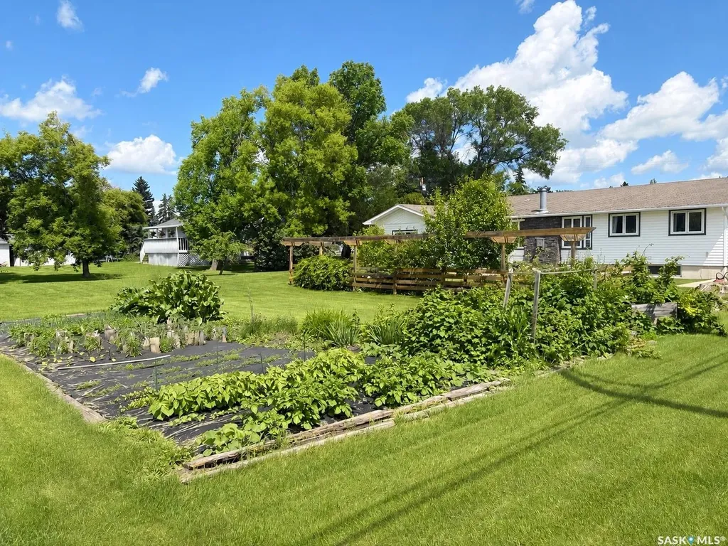 722 6th Avenue Rosthern SK S0K 3R0