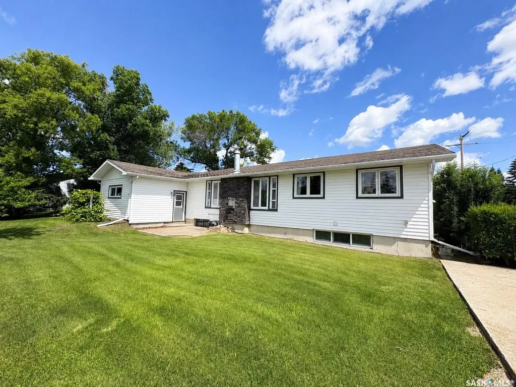 722 6th Avenue Rosthern SK S0K 3R0