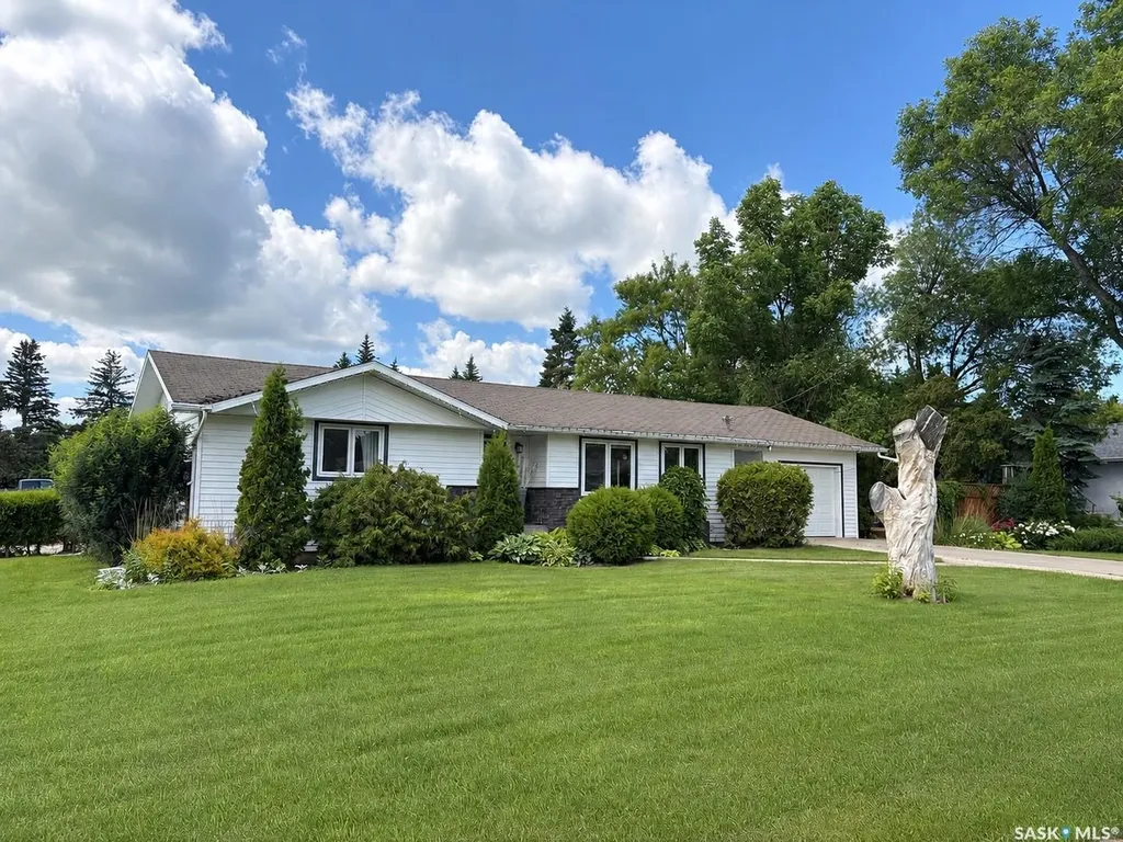 722 6th Avenue Rosthern SK S0K 3R0