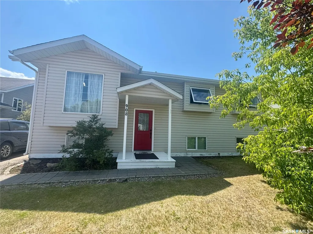 908 Thompson Crescent La Ronge SK S0J 1L0