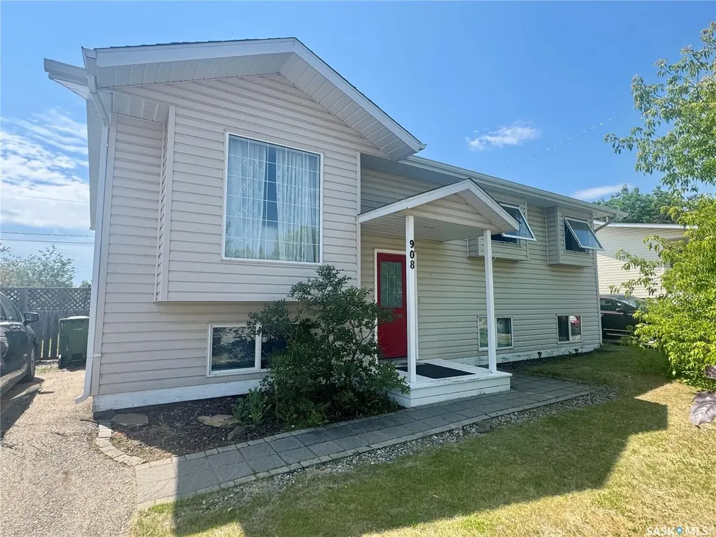 908 Thompson Crescent La Ronge SK S0J 1L0