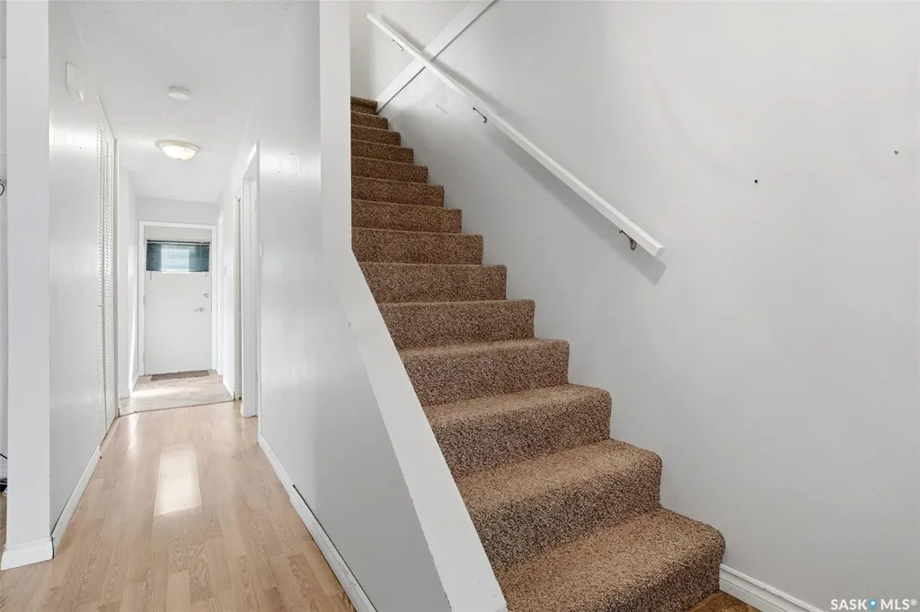 98 Oakview Drive Regina SK S4R 0E4
