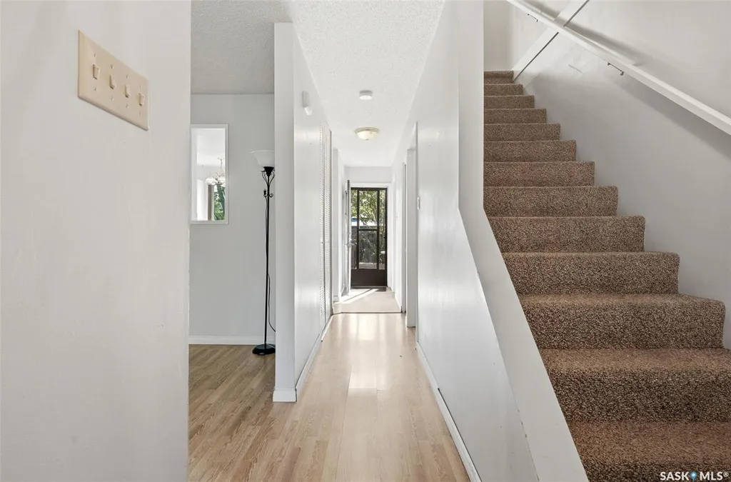 98 Oakview Drive Regina SK S4R 0E4