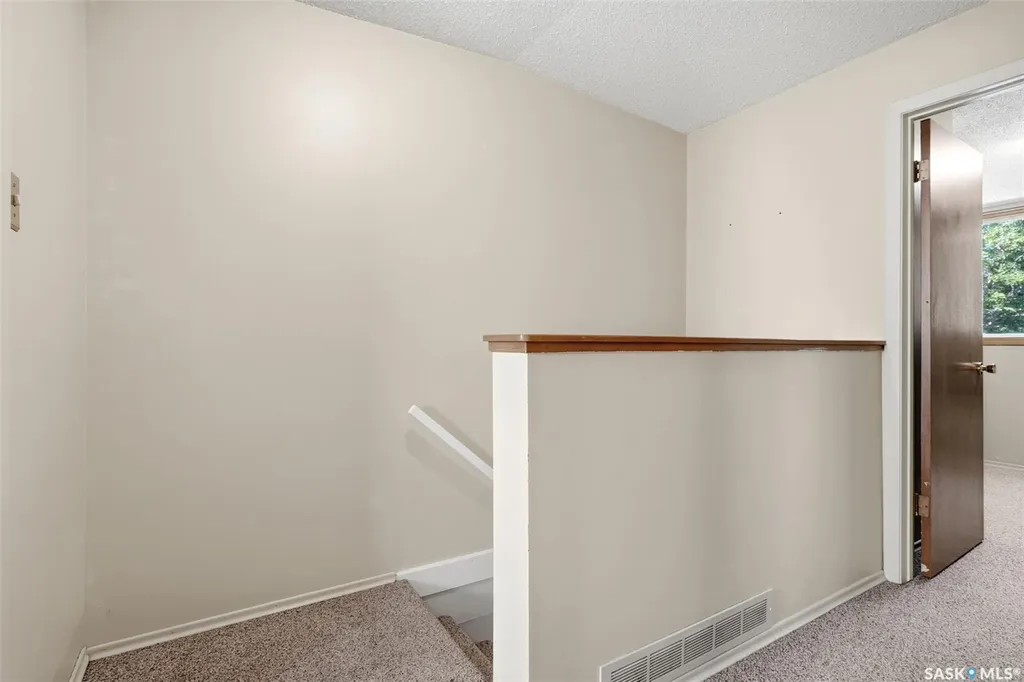 98 Oakview Drive Regina SK S4R 0E4