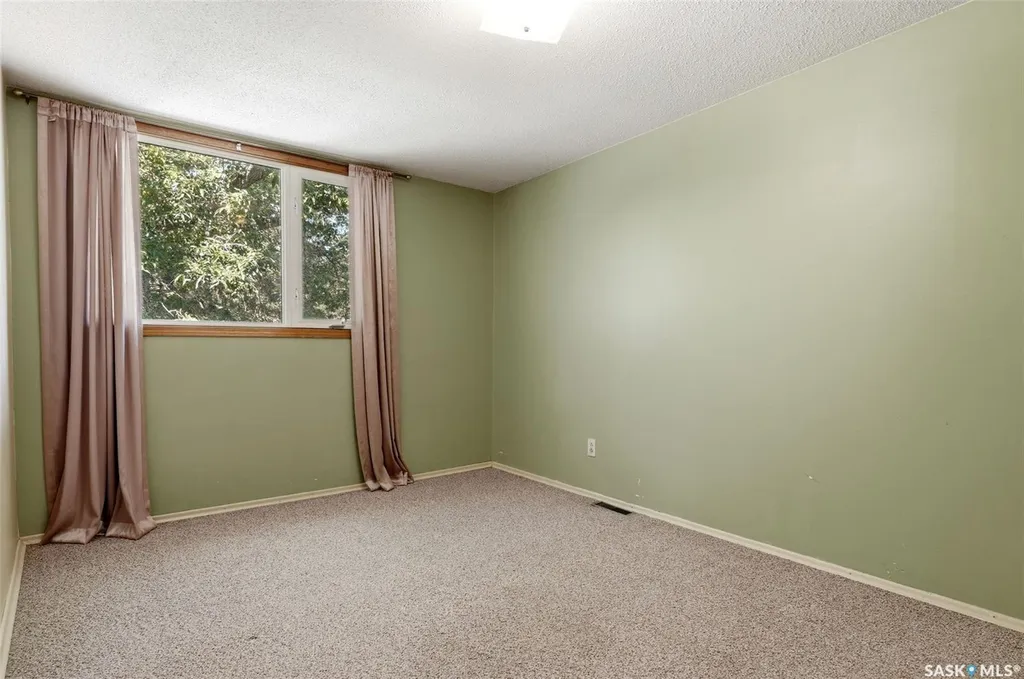 98 Oakview Drive Regina SK S4R 0E4