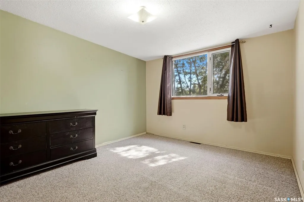 98 Oakview Drive Regina SK S4R 0E4