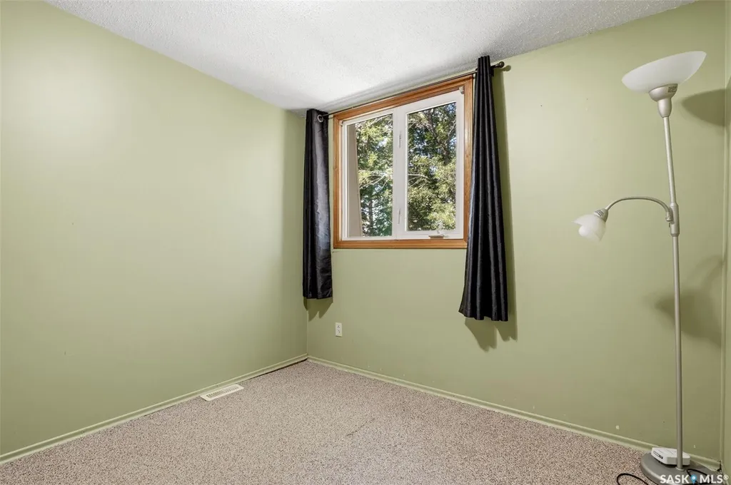 98 Oakview Drive Regina SK S4R 0E4