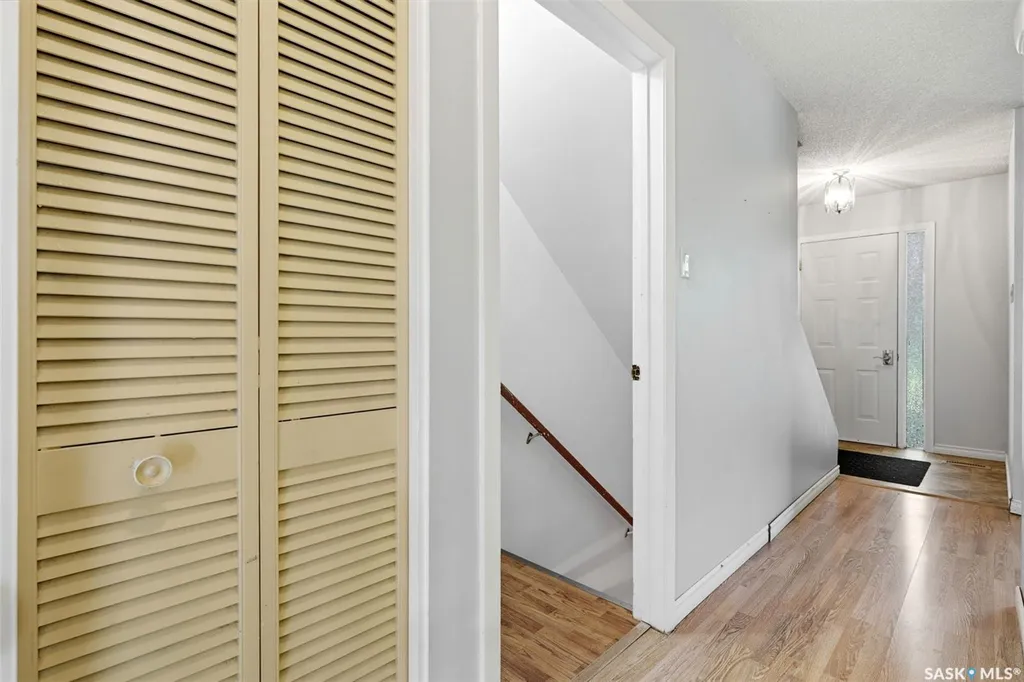 98 Oakview Drive Regina SK S4R 0E4