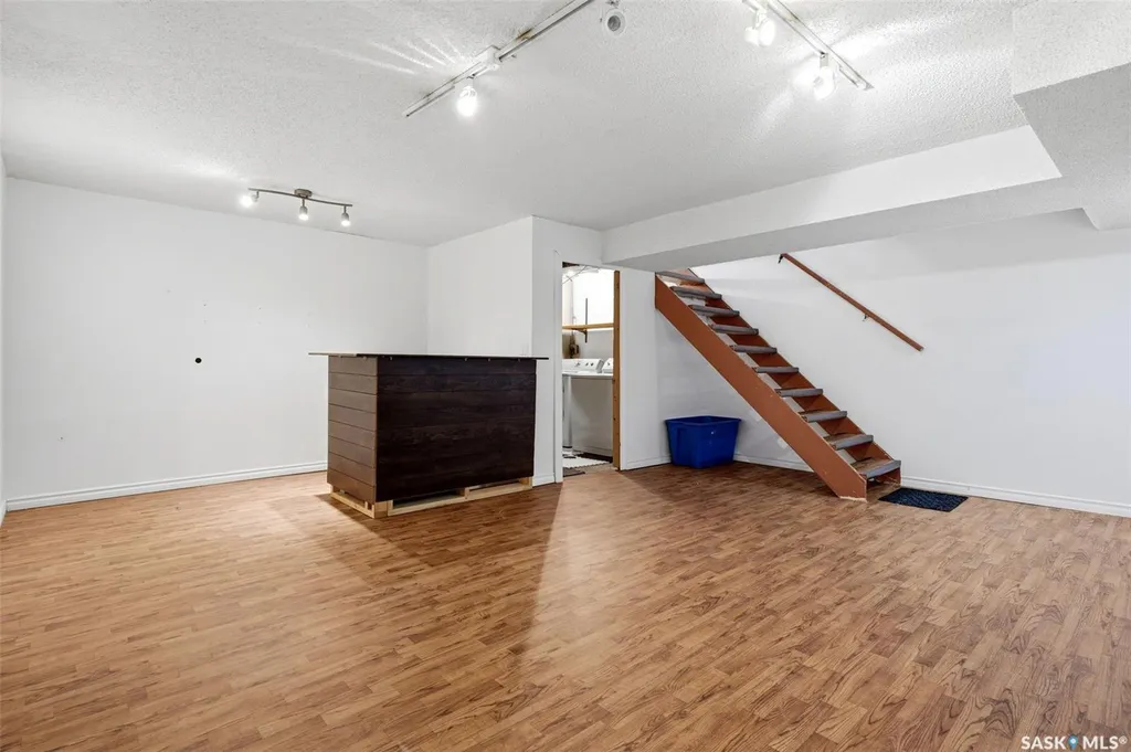 98 Oakview Drive Regina SK S4R 0E4