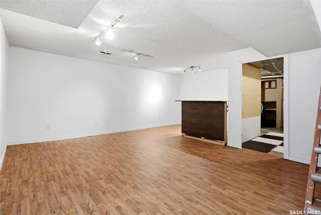 98 Oakview Drive Regina SK S4R 0E4