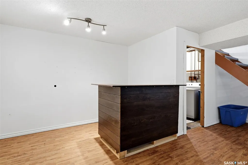 98 Oakview Drive Regina SK S4R 0E4