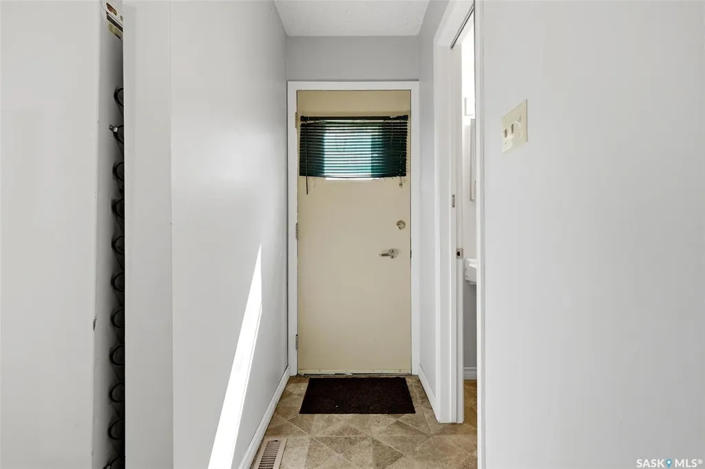 98 Oakview Drive Regina SK S4R 0E4