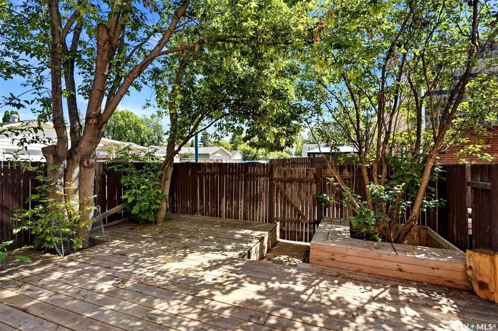 98 Oakview Drive Regina SK S4R 0E4