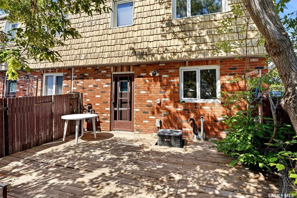 98 Oakview Drive Regina SK S4R 0E4