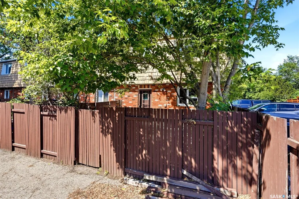 98 Oakview Drive Regina SK S4R 0E4