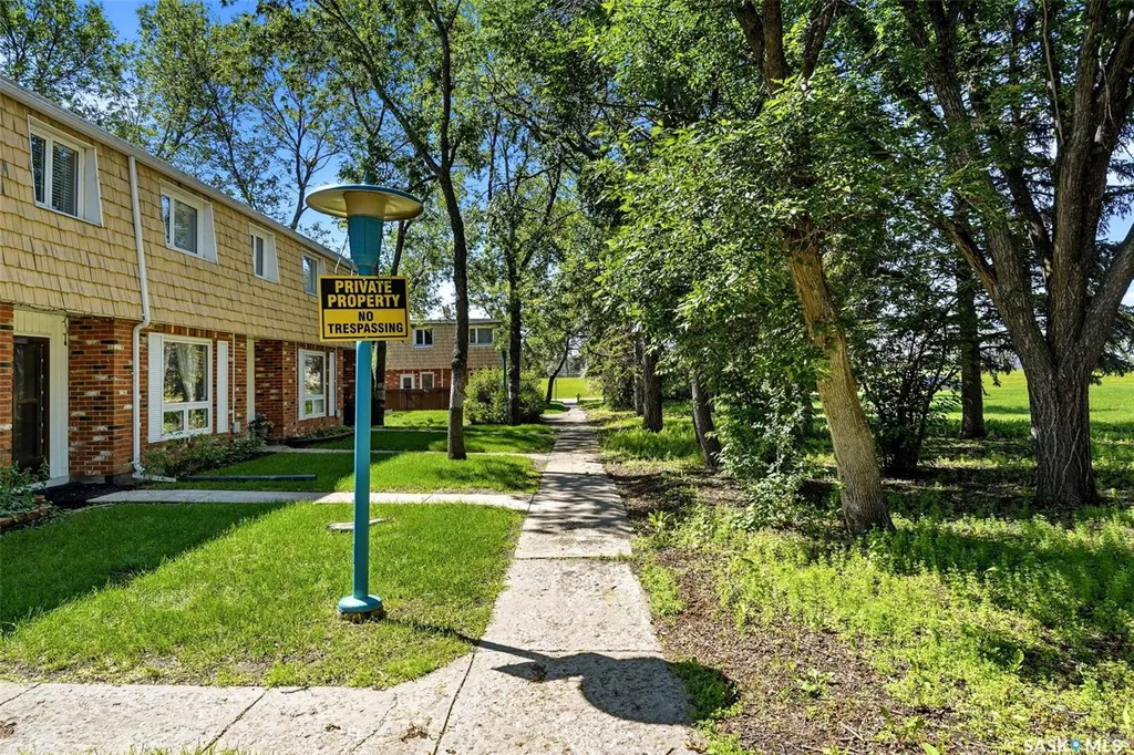 98 Oakview Drive Regina SK S4R 0E4