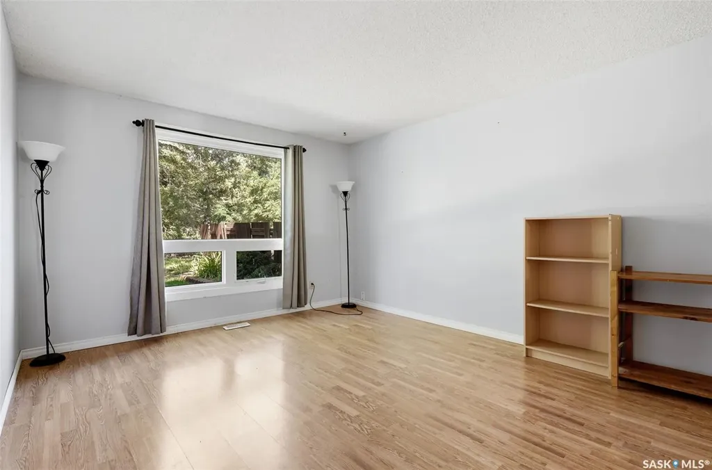 98 Oakview Drive Regina SK S4R 0E4