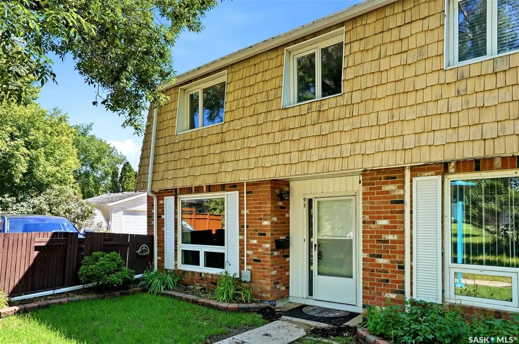 98 Oakview Drive Regina SK S4R 0E4