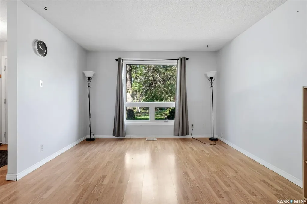 98 Oakview Drive Regina SK S4R 0E4