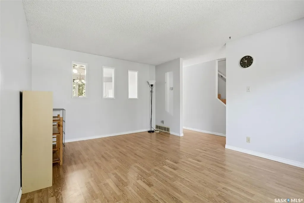98 Oakview Drive Regina SK S4R 0E4