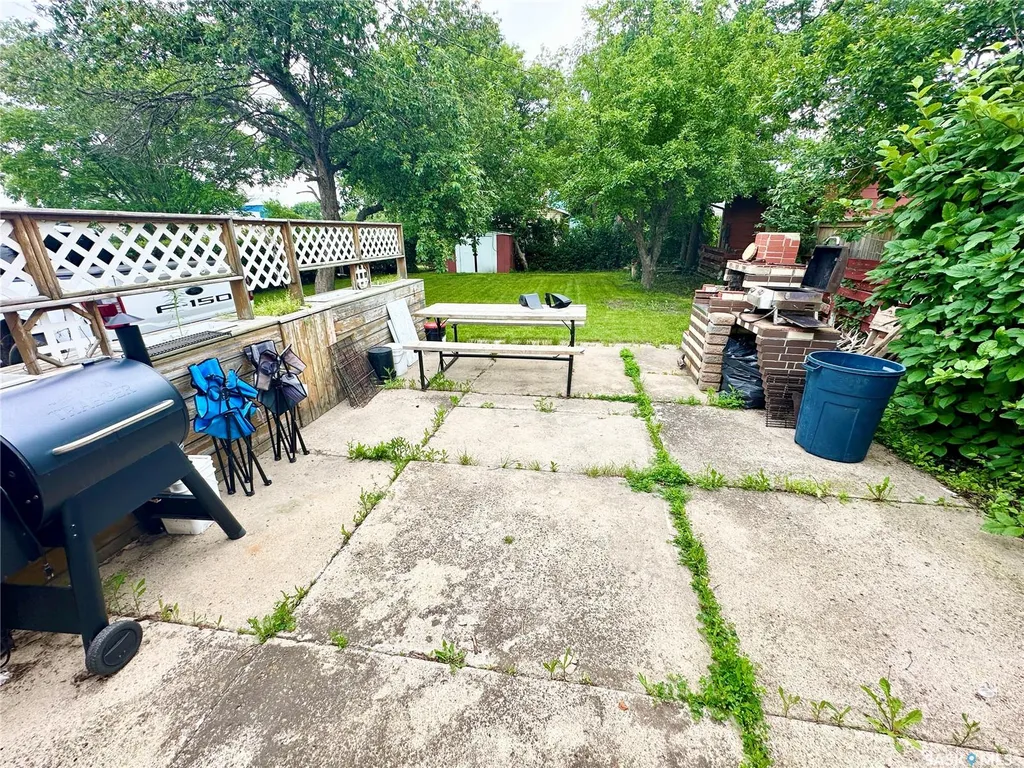 542 Elizabeth Street Weyburn SK S4H 1S4