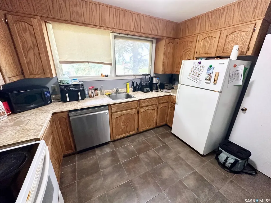 542 Elizabeth Street Weyburn SK S4H 1S4