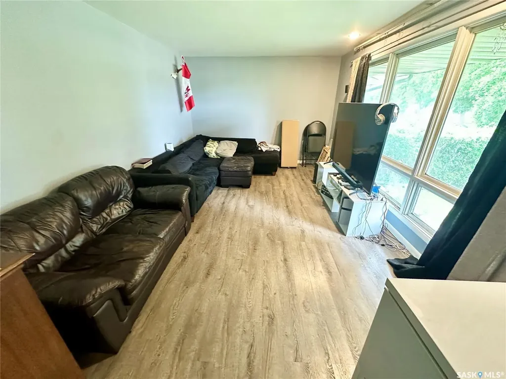 542 Elizabeth Street Weyburn SK S4H 1S4
