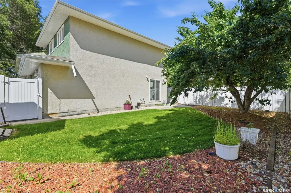 91 Green Meadow Road Regina SK S4V 0A7