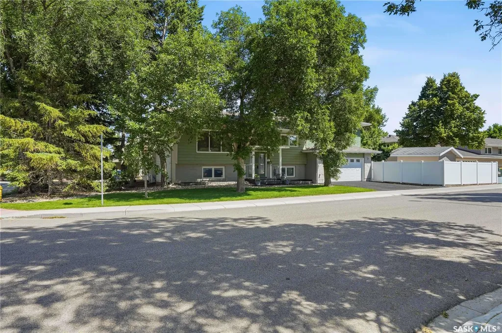 91 Green Meadow Road Regina SK S4V 0A7
