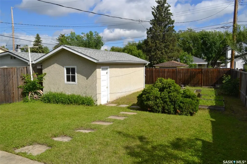 132 106th Street W Saskatoon SK S7N 1N7